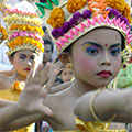  Bali Tempeltänzerinnen in besonderer Festtracht 