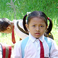  Kinder in Indonesischer Schuluniform 