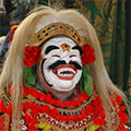  Maskentänzer bei Tempelzeremonie 