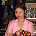  Obstfrau am Früchtemarkt in Bedugul 