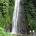  Wasserfall bei Munduk 