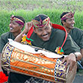  Trommelmusikanten bei Dorffest auf Bali 