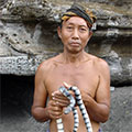  Wächter der heilgen Schlangen beim Tanah Lot Tempel 